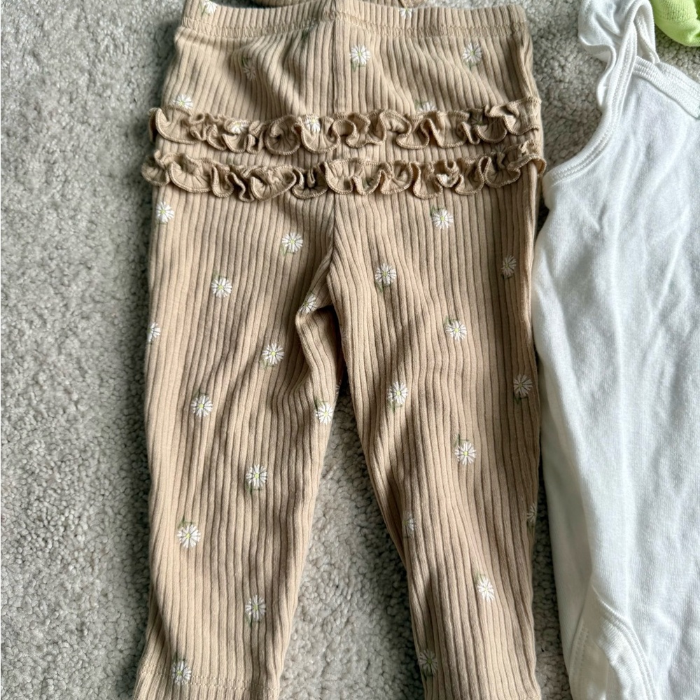 Carter’s bundle neutral Ribbed Baby Set - Picture 4 of 8